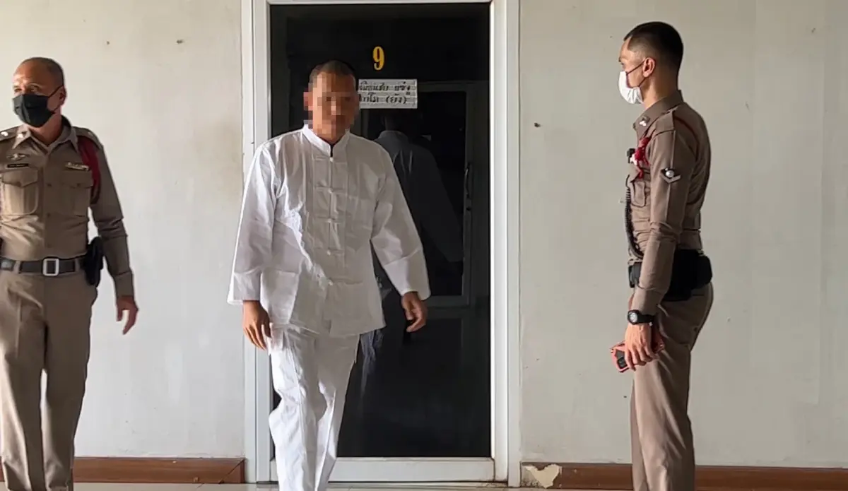ชาวบ้านสุดทน จับสึกพระนักแชท โพสต์ล่วงเกินพระพุทธศาสนา จาบจ้วงสถาบัน