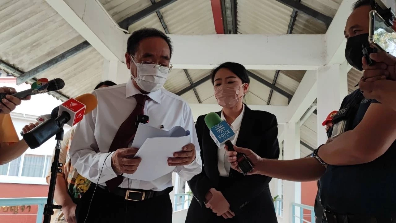 นายกฤษฎางค์ นุตจรัส หรือ ทนายด่าง ทนายความศูนย์ทนายความเพื่อสิทธิมนุษยชน 