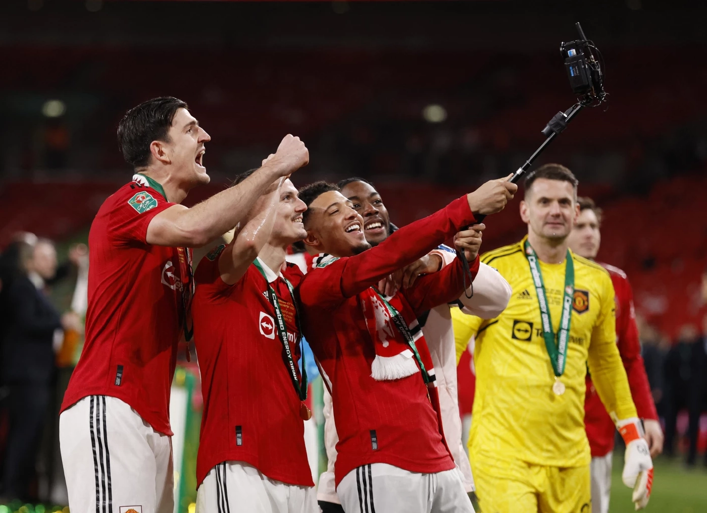 ประมวลภาพความสำเร็จของ "แมนยู" หลังผงาดแชมป์ "คาราบาวคัพ"