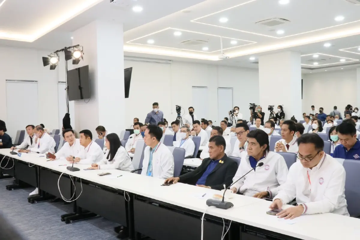 “สุริยะ” ยัน “ไม่มี” หลังเพื่อไทย ปูด จับตา “สมศักดิ์” คัมแบ็กร่วมงาน