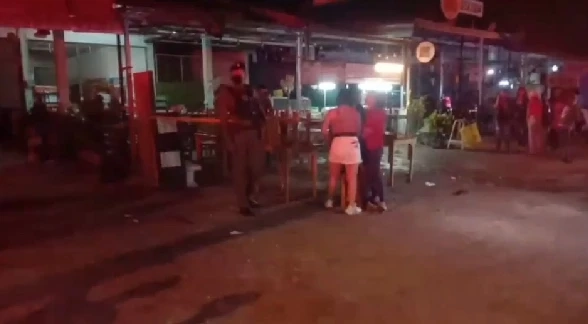 สุดโหด! ลูกเขยทะเลาะกับเมีย แม่ยายเข้าไปไล่ เจอล็อกคอจ่อยิงดับ