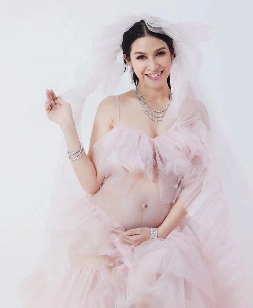 “อี๊ฟ พุทธธิดา“ คลอดลูกสาวแล้ว ”น้องมีตังค์” เชื่อดวงจิตคุณพ่อมาเกิดใหม่