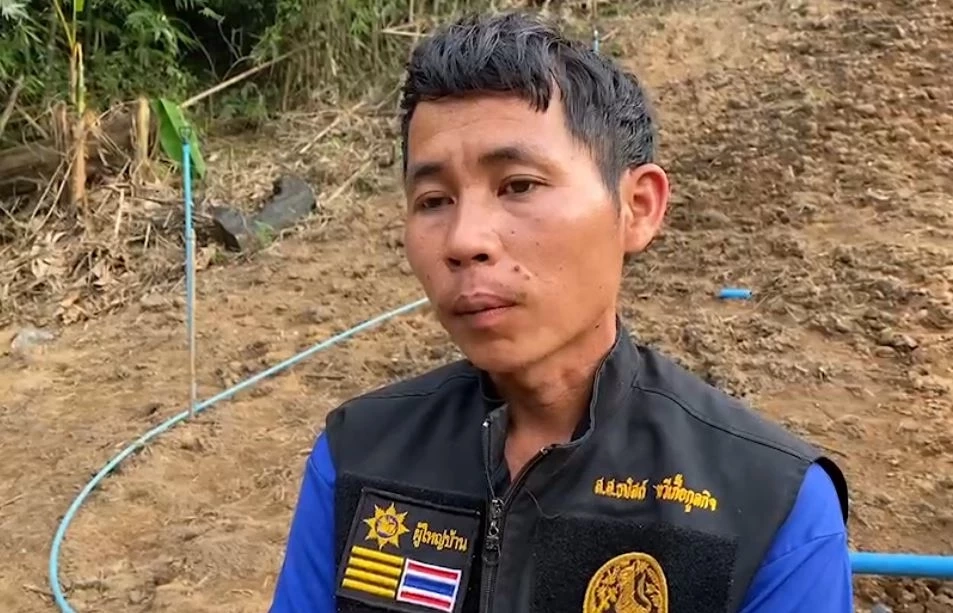 นายอาทิตย์ แสงว่าง ผู้ใหญ่บ้างปางสังกะสี