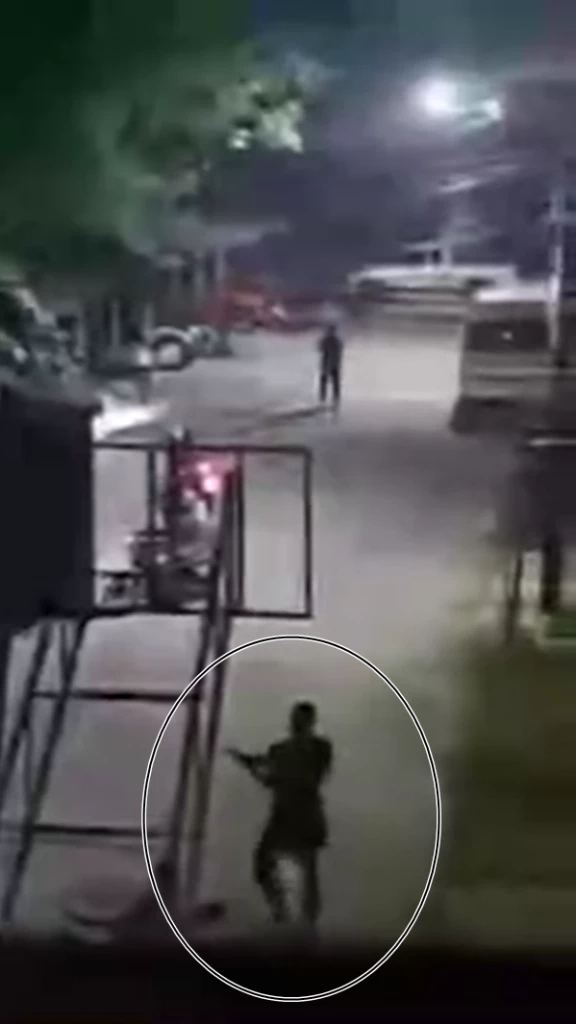 เปิดคลิป ยิงสนั่นค่าย ตร.ระบุพื้นที่ทหาร เข้าไปตรวจสอบไม่ได้!!