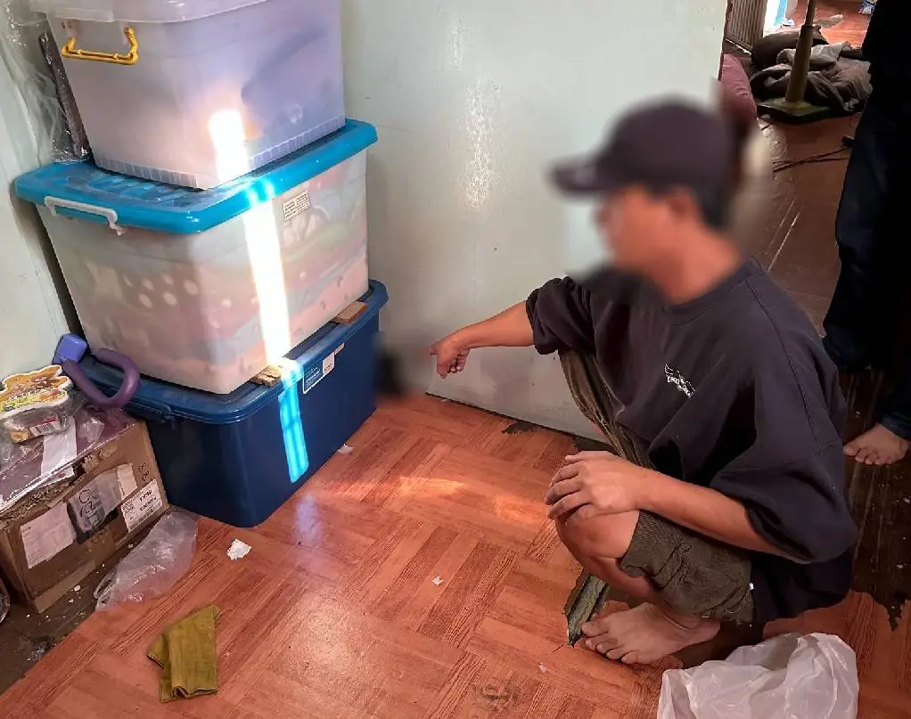 มอบตัวแล้ว! หนุ่มใหญ่หึงภรรยา ปันใจให้เถ้าแก่รถหัวลาก คว้าปืนยิงดับ