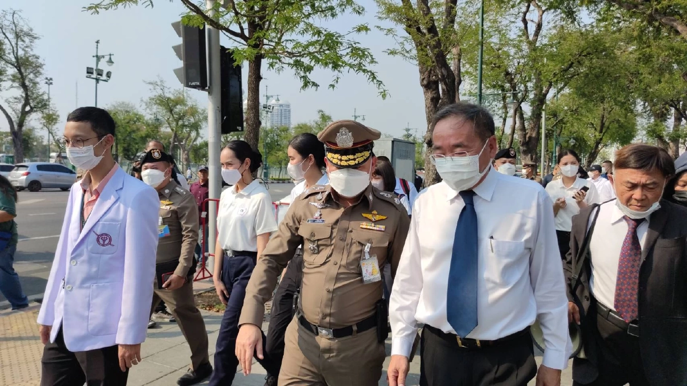 แพทย์ตรวจสุขภาพ“ตะวัน-แบม”ตร.ยันยังไม่สลายกิจกรรม