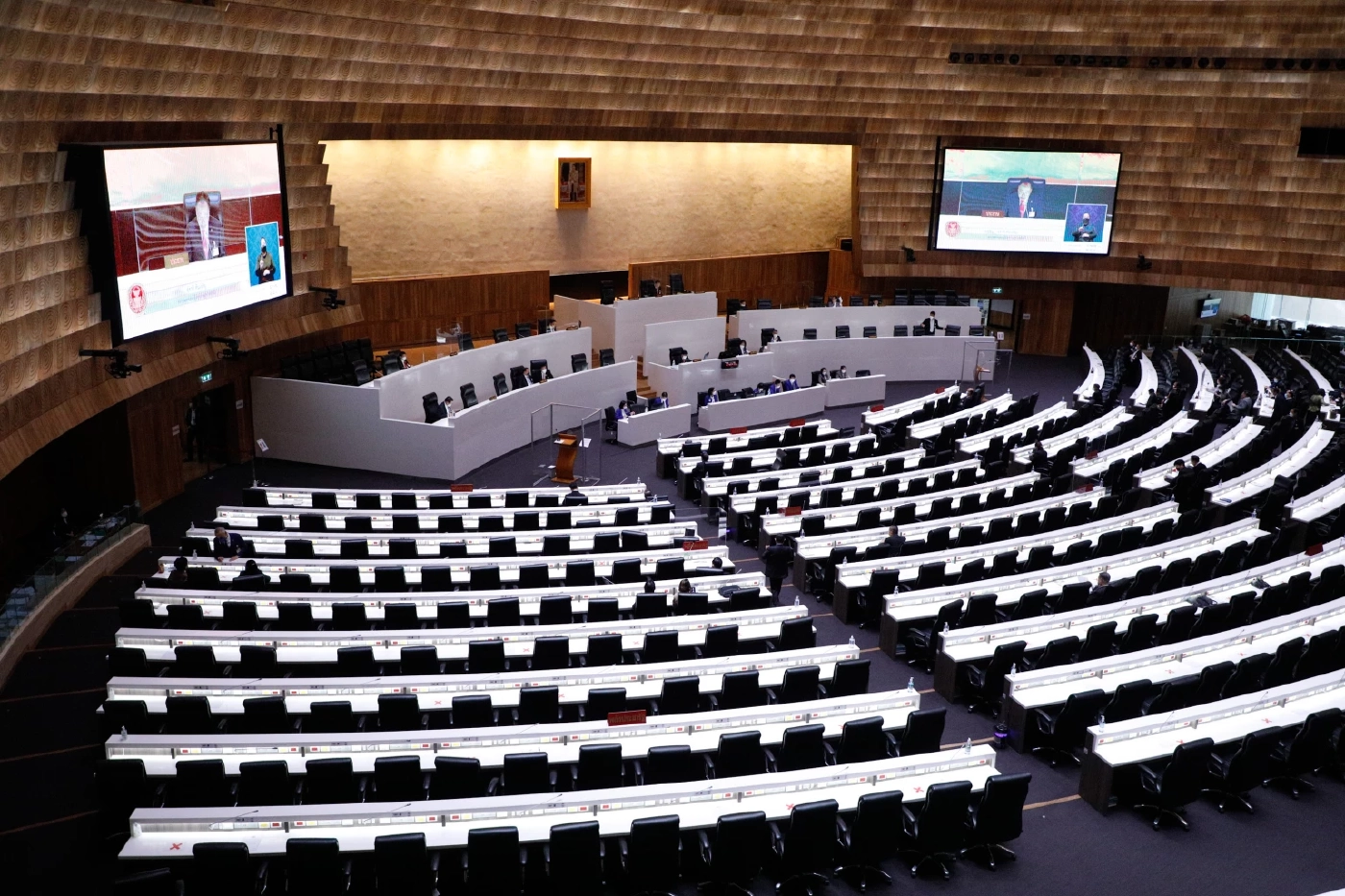 เก็บตกศึกสุดท้าย ดาวเด่น ข้อมูลเด็ด ริงไซด์สภา ใครถูกหามลงเวที ?