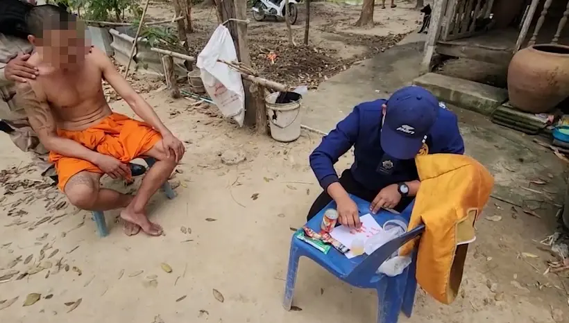 นอภ.ลาดยาว บุกจับพระทาสยานรก บวชอาศัยผ้าเหลืองหากิน เสพยาบ้าเมาคากุฎิ