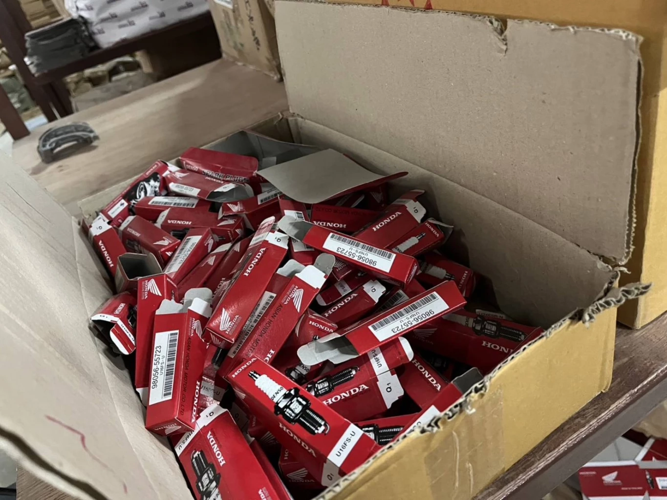 ปอศ. จับโกดังขายอะไหล่รถปลอม อ้างนายทุนจีน "หลิว เต๋อหัว" อยู่เบื้องหลัง