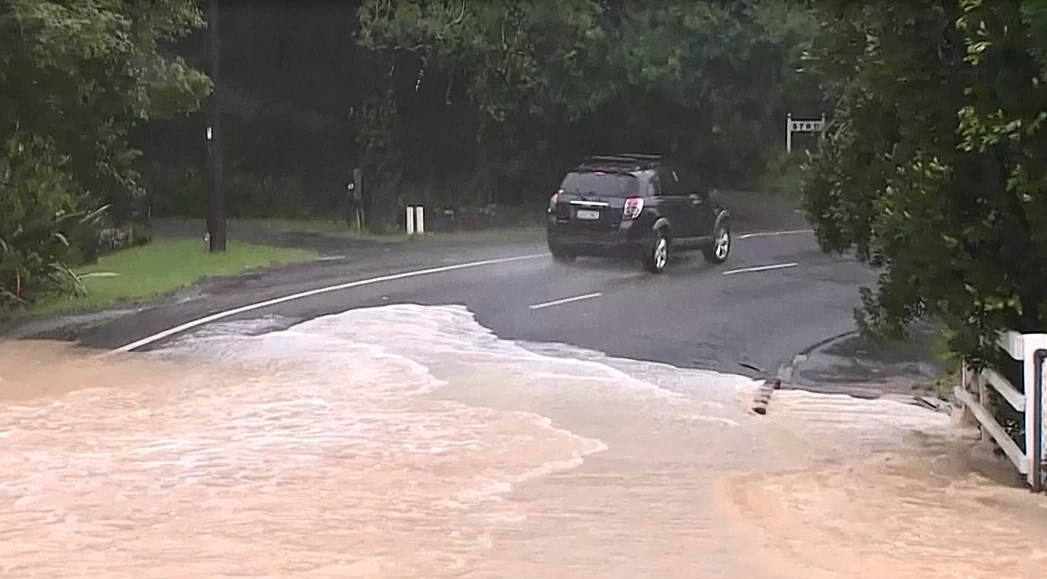 พายุไซโคลนเข้าใกล้นิวซีแลนด์ ฝนตกหนักไฟดับวงกว้าง