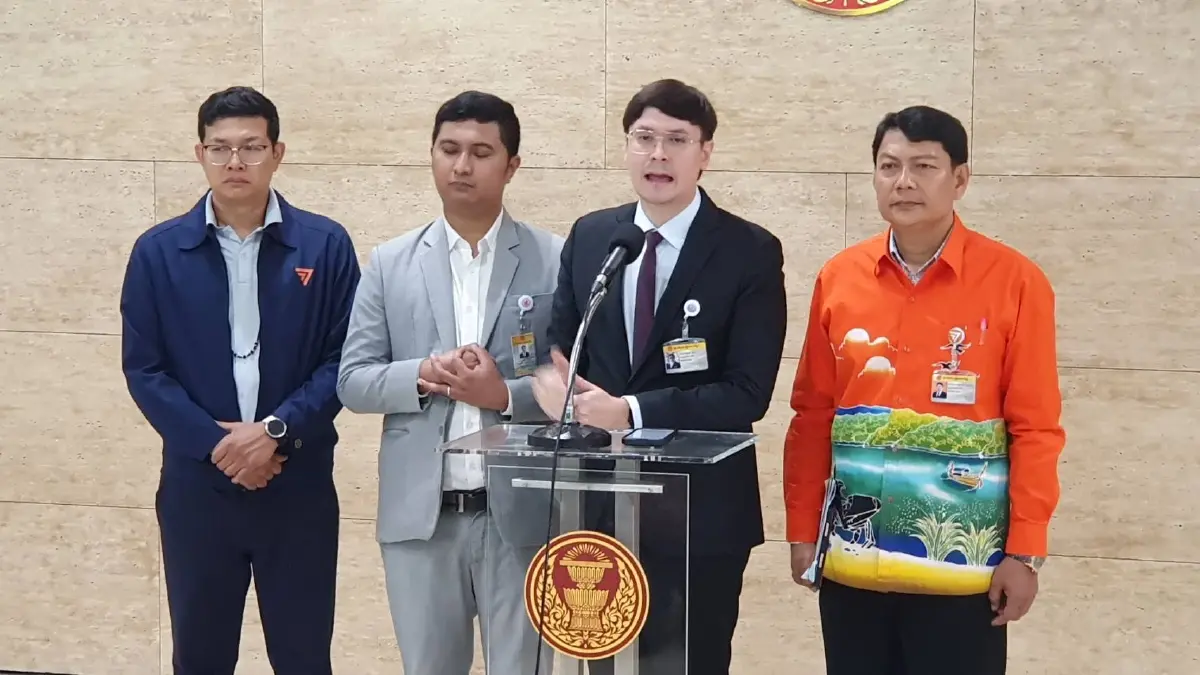 โฆษกก้าวไกล เชื่อการเมืองโยกย้าย “นพ.สุภัทร” รังแกขรก.ทำลายฝ่ายค้าน