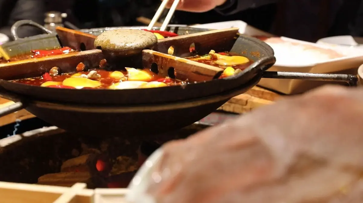 ยุคเฟื่องฟู "หม้อไฟ" ร้านอาหารมาแรงในจีน (คลิป)