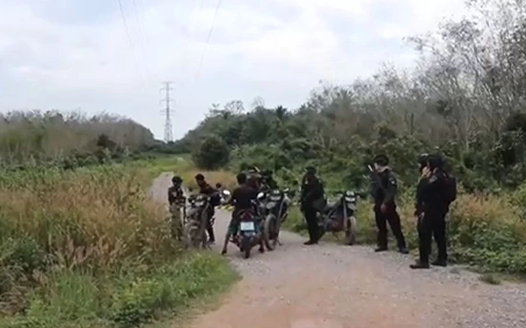 ผู้ป่วยติดเตียง เหยื่อไฟใต้ ช็อกซ้ำ! คนร้ายวางระเบิดเสาไฟแรงสูงใกล้บ้าน