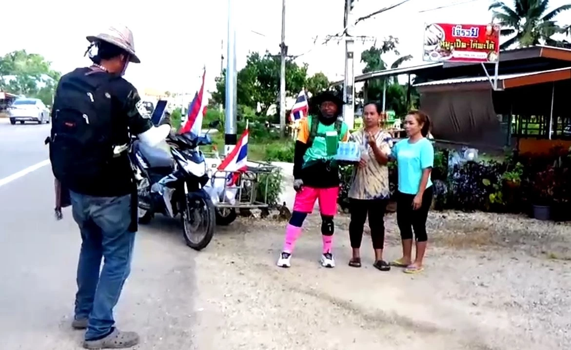 เหลืออีก 100 กม. ถึงสตูล ลุงแมว เดินเท้าจากนครนายก ไปขอสาวแต่งงาน 14 ก.พ. นี้