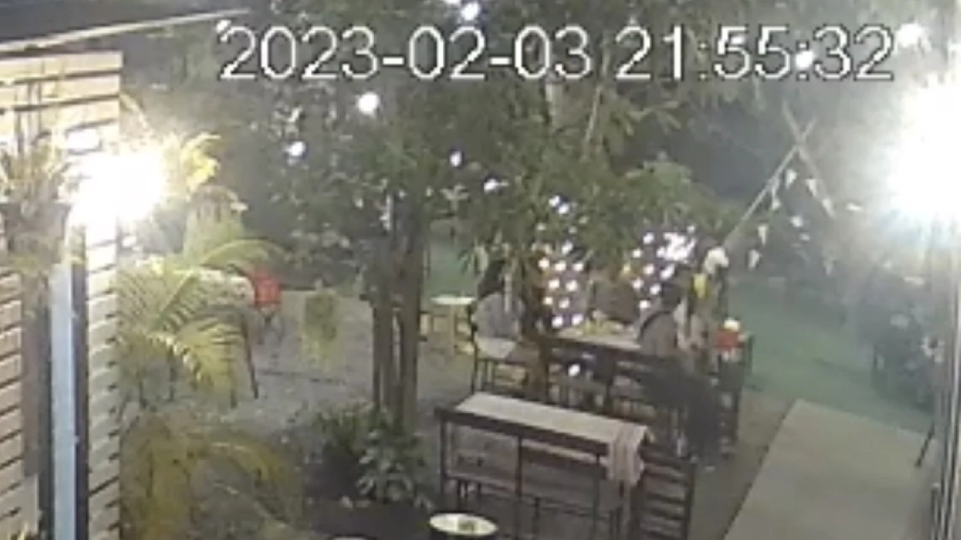 เจ้าของร้านอาหารโวย ลูกค้ากินแล้วชักดาบ ให้เวลา 3 วันก่อนแจ้งความ (มีคลิป)