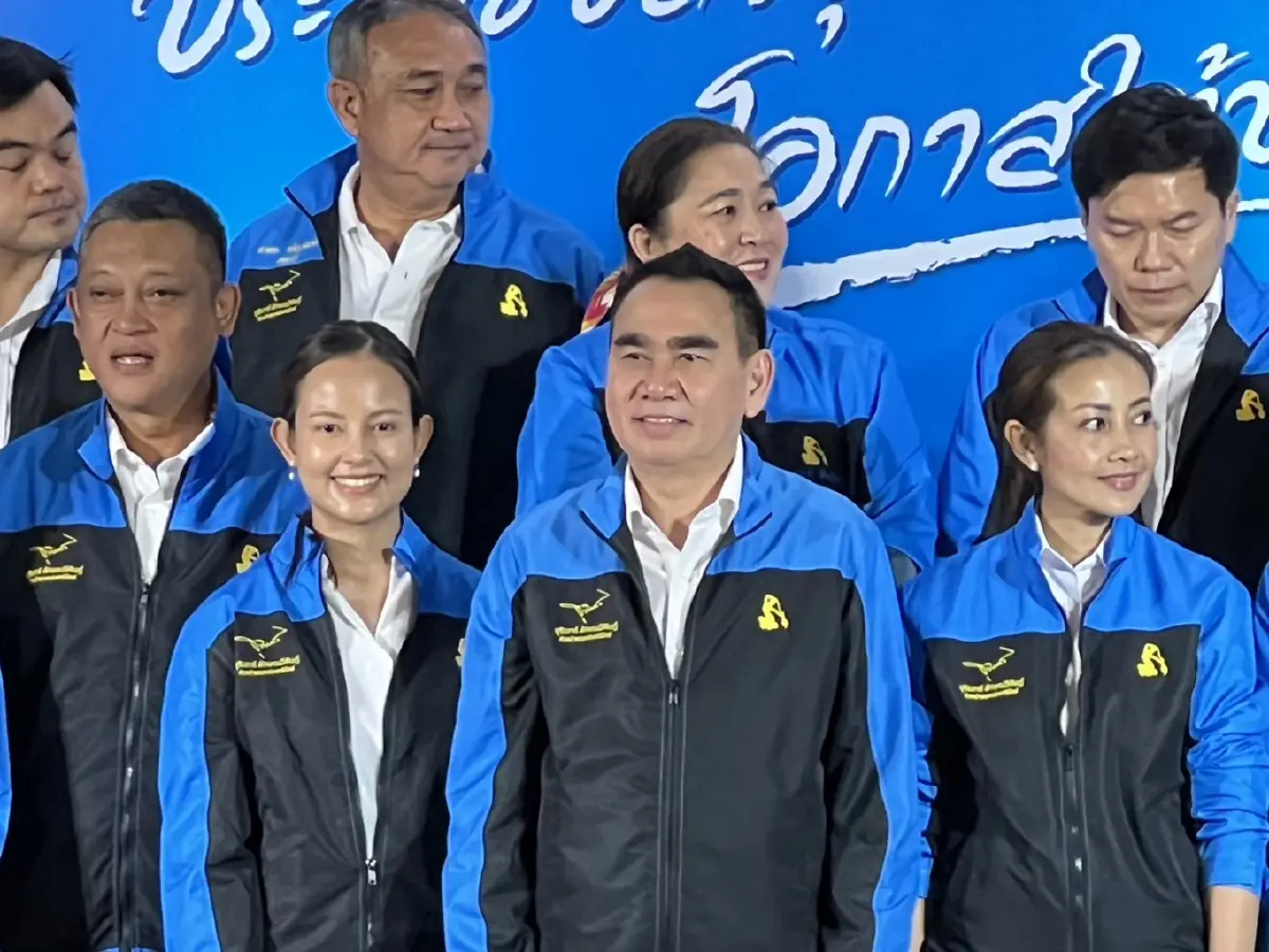 นายเดชอิศม์ ขาวทอง  รองหัวหน้าพรรรคปชป. ร่วมเปิดตัว 58 ว่าที่ผู้สมัคร ส.ส.ภาคใต้ 