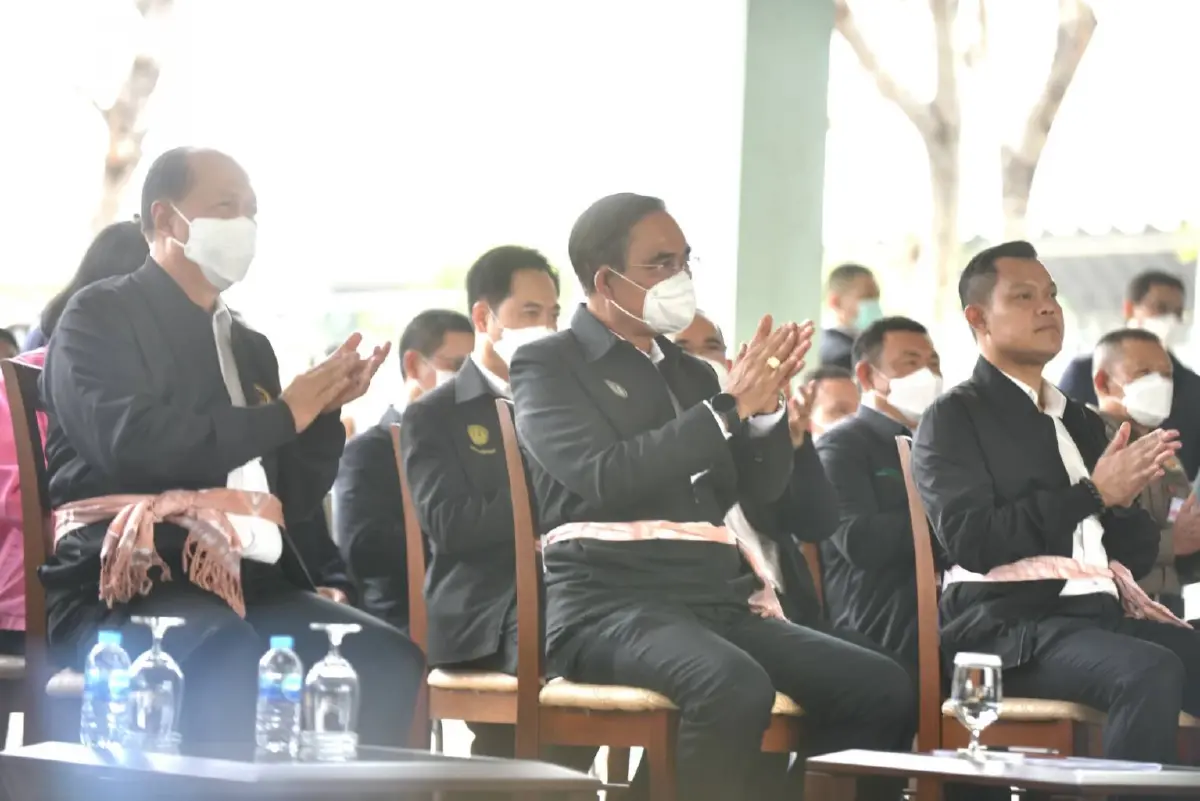 “นายกฯ” พูดไฟดับ! ย้ำไม่ได้มาหาเสียง อ้อนฝากใจให้ชาวแม่กลองดูแล