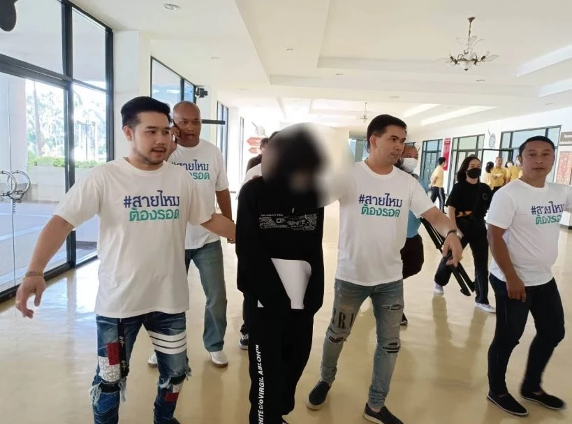 เพจสายไหมต้องรอด นำ หนุ่มวิศวกร เข้าร้องทุกกับ บิ๊กโจ๊ก -แฟ้มภาพ-