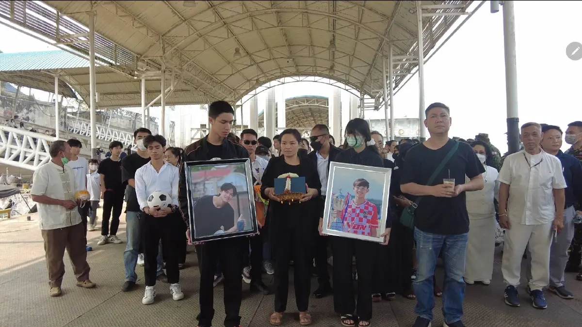 ครอบครัวนำอัฐิ "น้องดอม" ลอยอังคารกลางน้ำโขง "ทีมหมูป่า" ร่วมส่งครั้งสุดท้าย