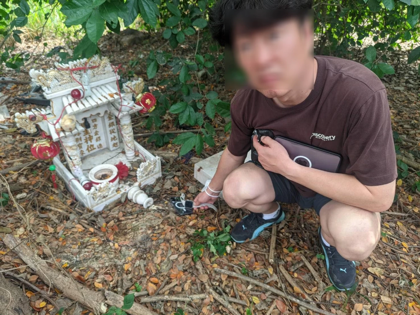 หนุ่มเกาหลีทำโทรศัพท์หาย แจ้ง ตร. ช่วยตามหา ผงะ! พบอยู่กับเจ้าที่ในป่าลึก