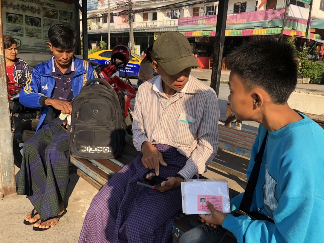 ด่านพรมแดนแม่สอดเปิดปกติแล้ว หลังเสียงปืนสงบ แต่ ปชช. ยังไม่กล้าข้ามไปมา