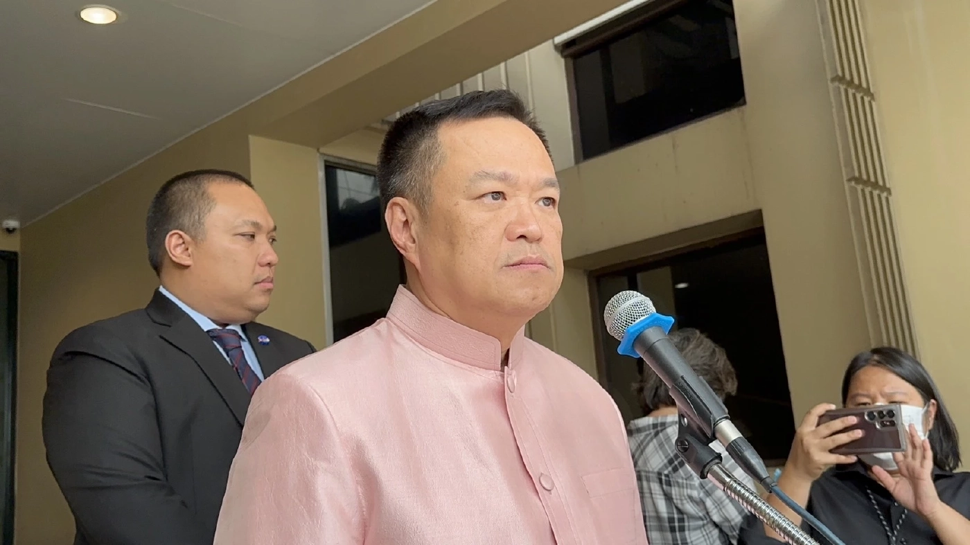 อนุทิน ชาญวีรกูล รองนายกรัฐมนตรี และรมว.สาธารณสุข 