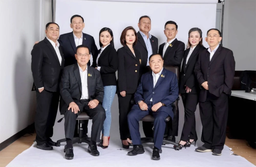 ปาร์ตี้ลิสต์ พปชร. “ประวิตรคว้าเบอร์ 1” สันติ-ไพบูลย์-ชัยวุฒิ-อธิรัฐ ต่อแถว