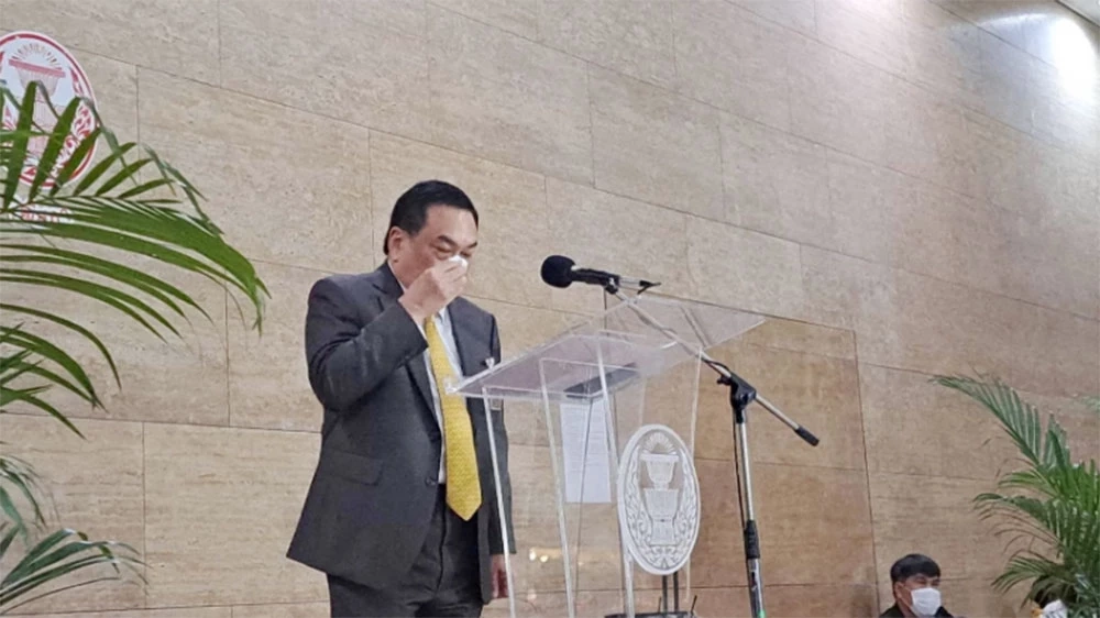 ส.ว.อุปกิต ยันไม่หลบหนี พบพนักงานสอบสวน ไร้ข้อหาค้ายาเสพติด