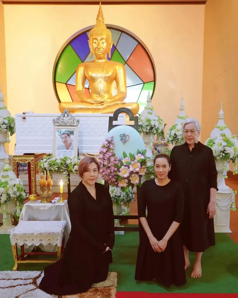 สุดเศร้า "จอย รินลณี" สูญเสียคุณพ่อสุดที่รัก คนบันเทิงแห่ส่งกำลังใจล้นหลาม