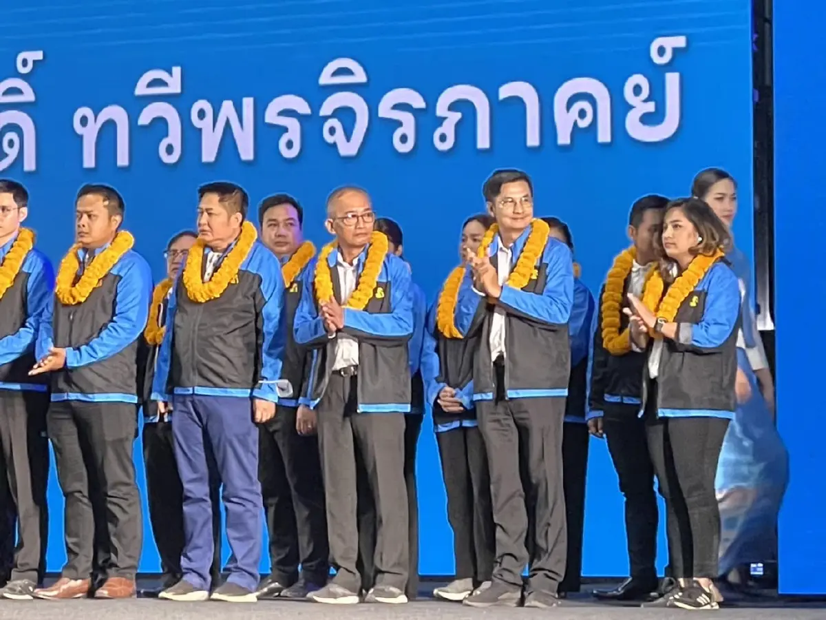 "ดร.จักษ์" ไม่หวั่น"จุติ" ลาออก ลั่น มั่นใจอุดมการณ์-ผลงานพรรค ปักธงปชป.