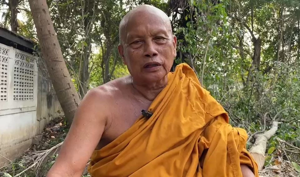 "พระพยอม" ติงร้านชาบูเอาบาตรพระไปเป็นหม้อจุ่ม ไม่เหมาะสม