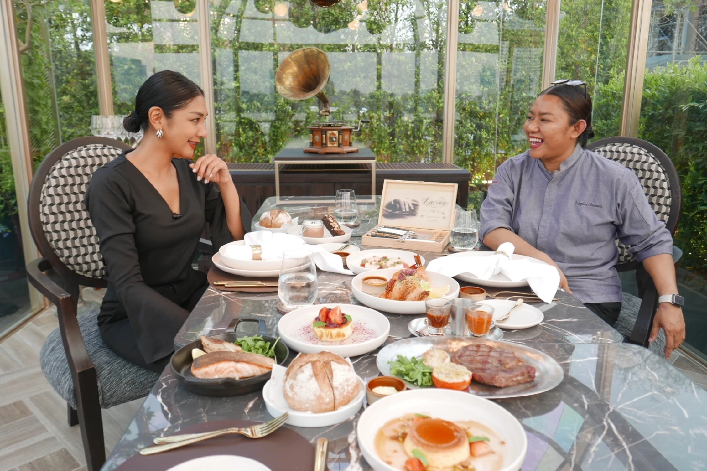 มาตามเช็คอิน! ที่เดอะคริสตัลล์กริลล์เฮาส์ อาหารอร่อยเด็ด วิวสวยริมน้ำ