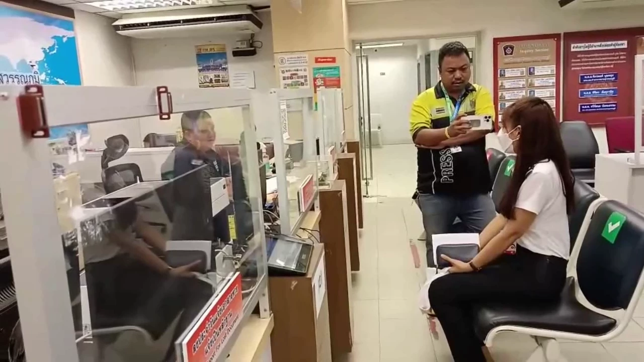 มอบตัวแล้ว เน็ตไอดอลสาวหัวร้อน  ทำร้ายพนักงานลานจอดรถสุวรรณภูมิ (มีคลิป)