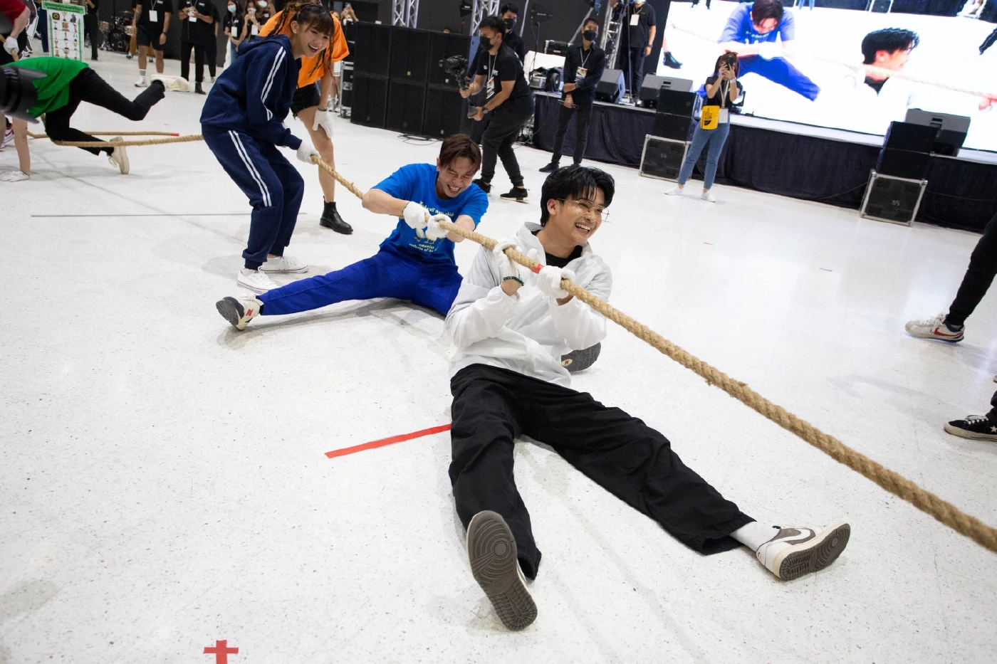 นนท์ ธนนท์ เป็นปลื้ม งานแฟนมีตฉลองวันเกิดที่สุดแสนจะอบอุ่น