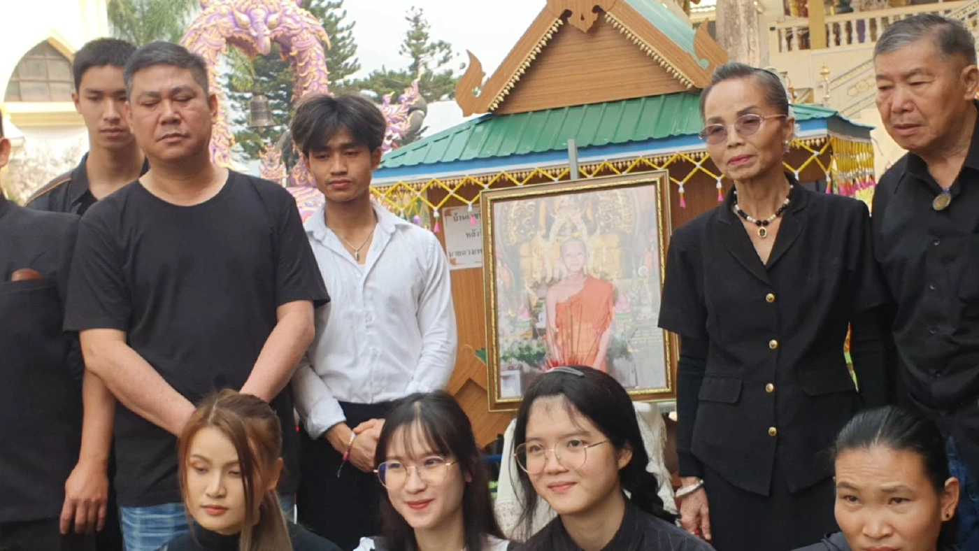 “อดุลย์” 1 ใน 13 หมู่ป่าอะคาเดมี่ กลับจากสหรัฐฯ ร่วมลอยอังคารอัฐิ"น้องดอม"