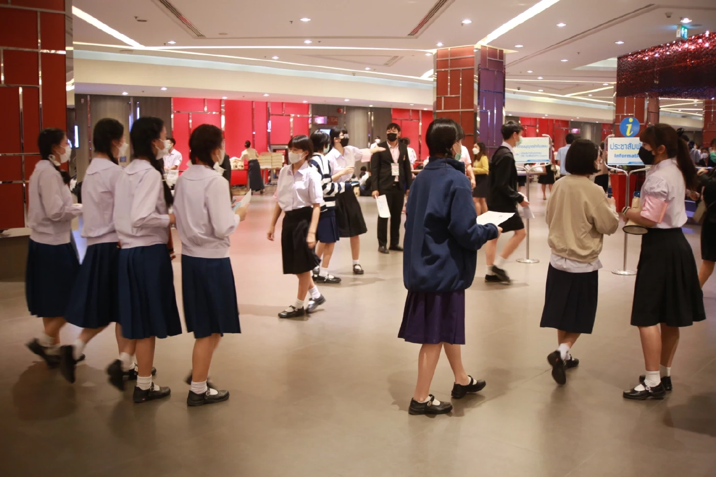  นร.แห่สอบเข้า ม.4  "เตรียมอุดม" กว่า 1.2 หมื่น รับแค่ 1,520 คน