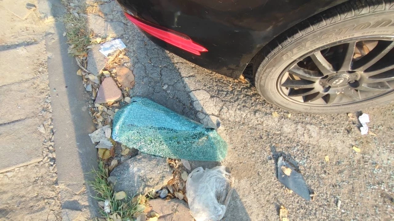 อากาศร้อนระอุ หนุ่มพาแม่มาโรงพยาบาล แล้วนอนรอสุดท้ายเสียชีวิตคารถ