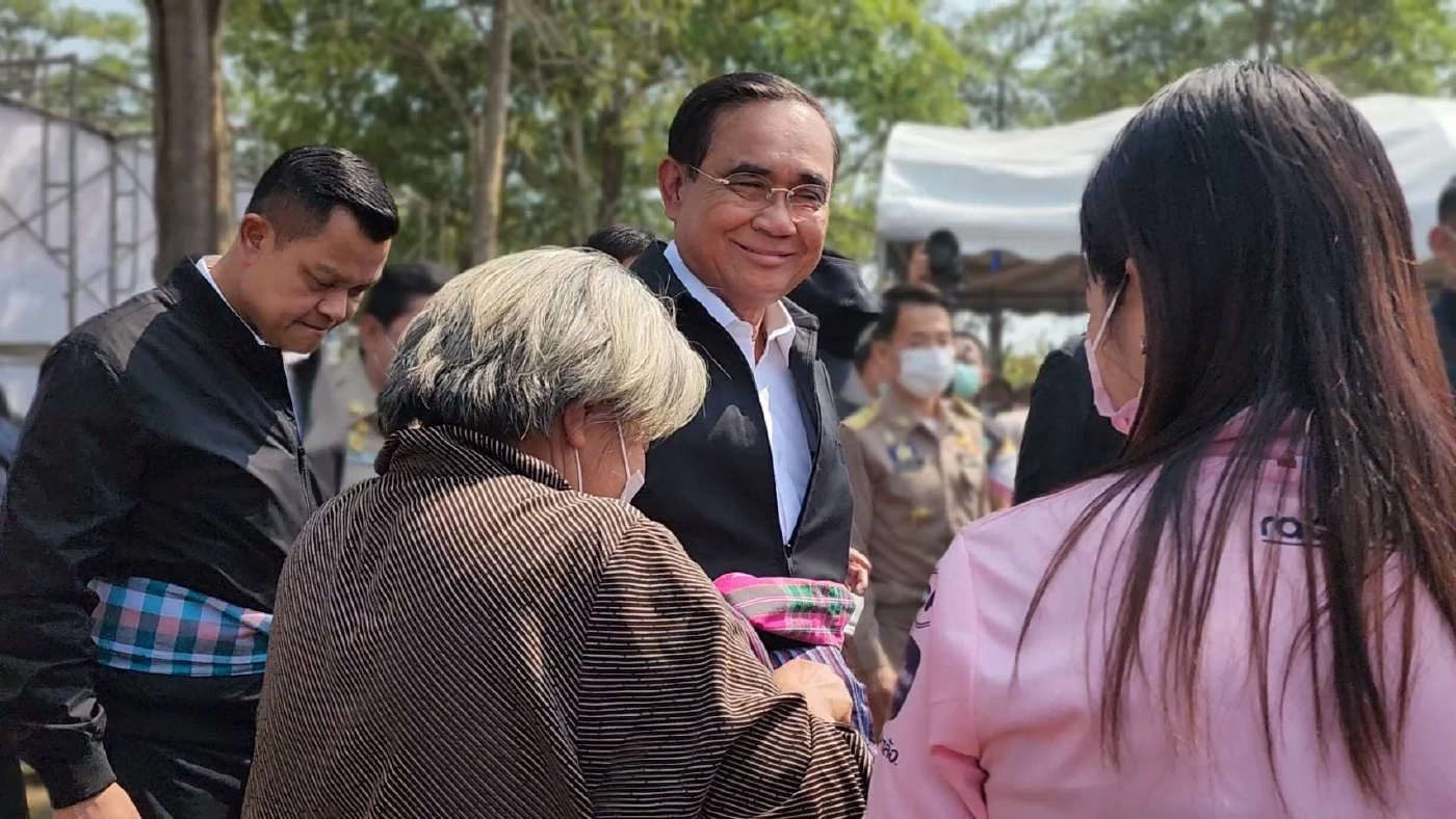 "นายกฯ" ขอชาวอุดรฯ อย่าเรียกตัวเอง "รากหญ้า" ลั่น เป็น"รากแก้วของแผ่นดิน"