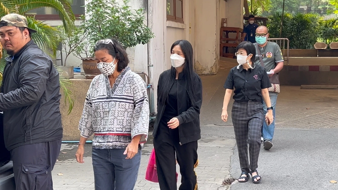 "เฌอปราง" พร้อมครอบครัว รับศพ"ฌาน" เพื่อนสนิทระบุมีปัญหากับแฟนสาว