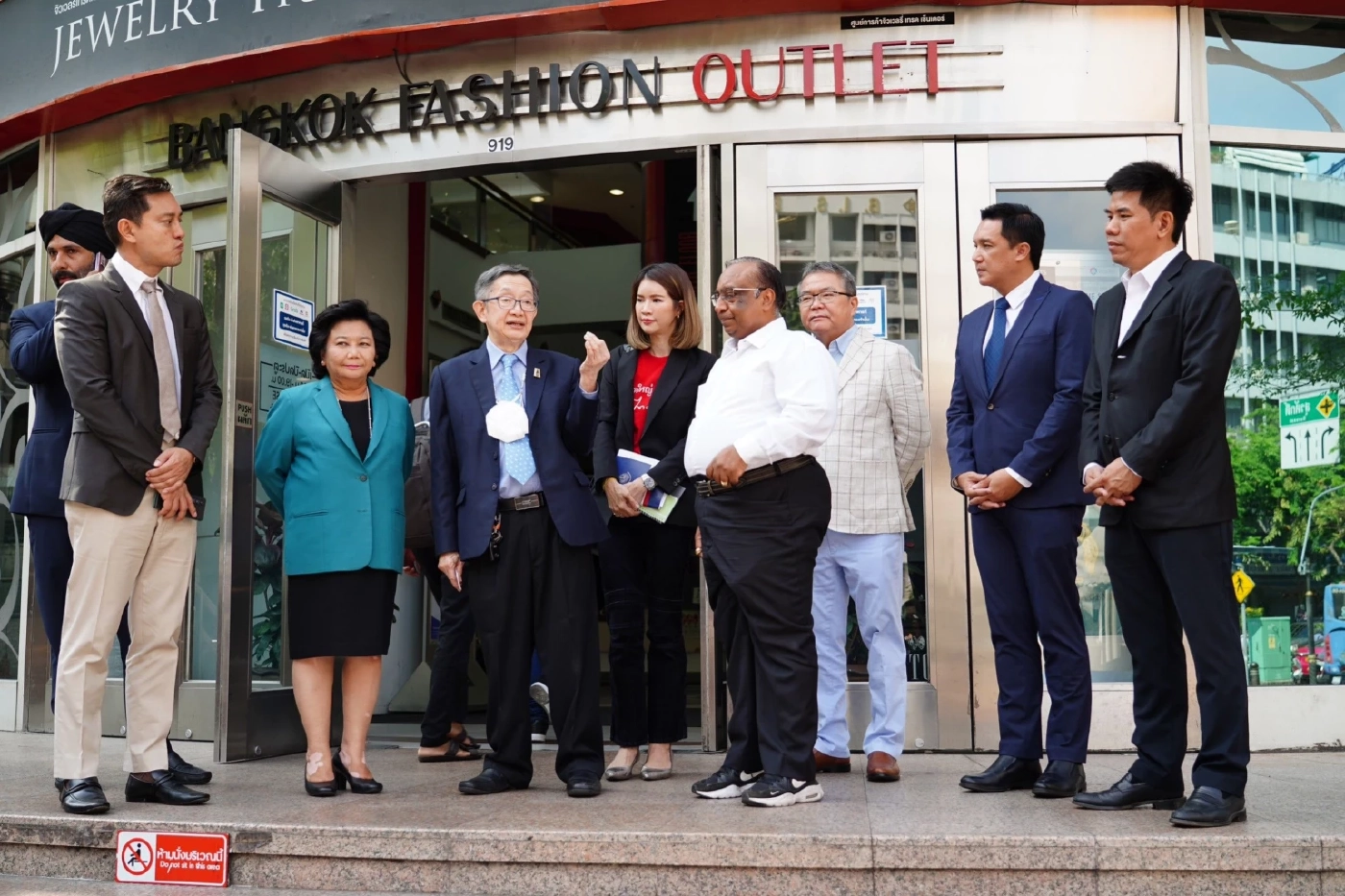 "ปานปรีย์" นำทีมเพื่อไทย หารือ-แก้ปัญหา ผู้ประกอบการอัญมณี ย่านสีลม