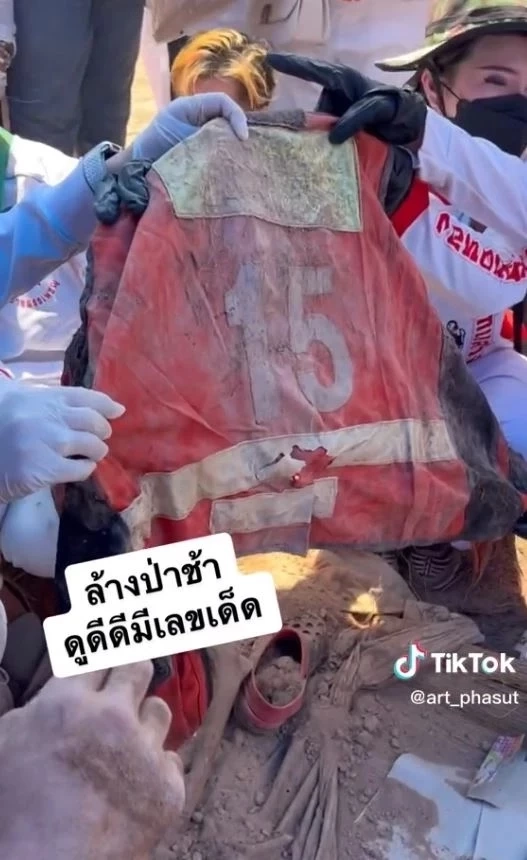 อาร์ต พศุตม์ ดาราดังร่วมงานบุญเก็บศพไร้ญาติล้างป่าช้า ใบ้มีเลขเด็ดในคลิป