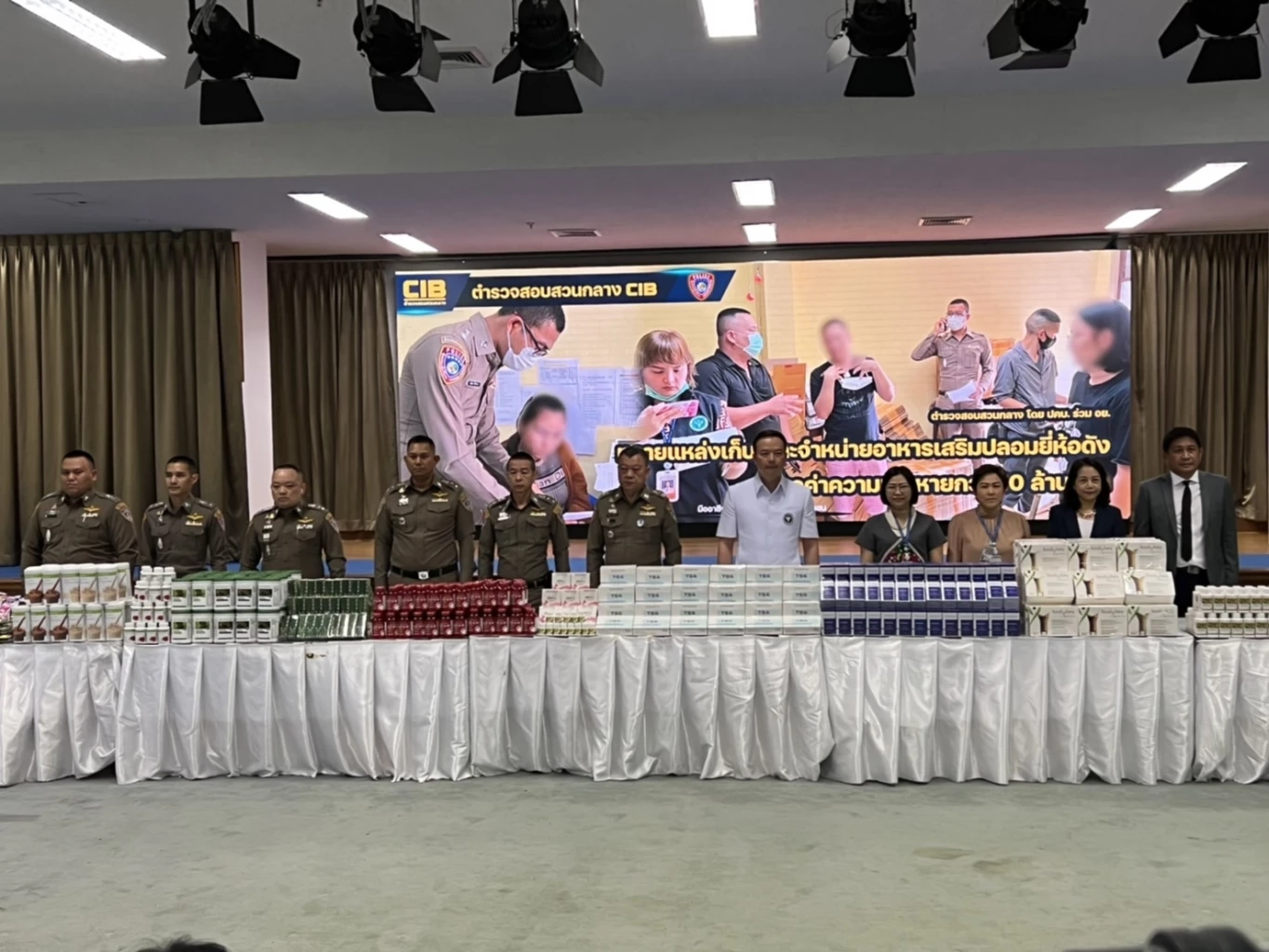 บุกทลายโกดังอาหารเสริม-เครื่องสำอางปลอม ส่งขายออนไลน์ มูลค่ากว่า 10 ล้าน