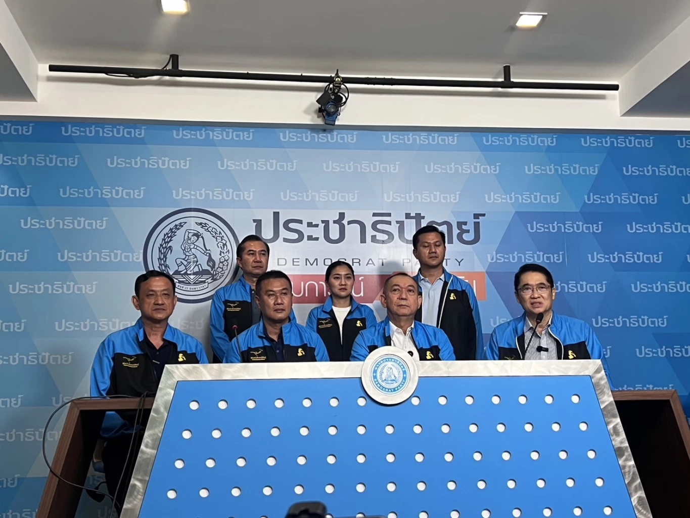 "ปชป." ผนึกกำลังตระกูล"ม่วงศิริ" ต้อนรับ "สุวัฒน์" ชิงพื้นที่ฝั่งธนฯ