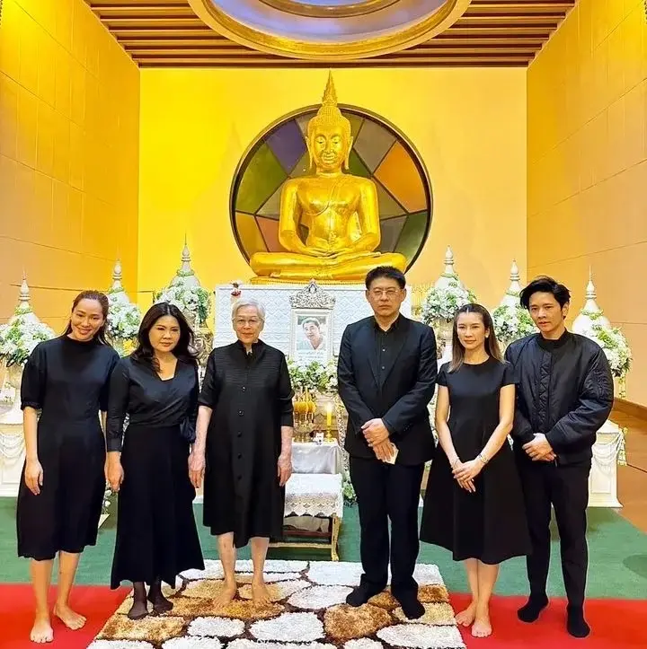 สุดเศร้า "จอย รินลณี" สูญเสียคุณพ่อสุดที่รัก คนบันเทิงแห่ส่งกำลังใจล้นหลาม