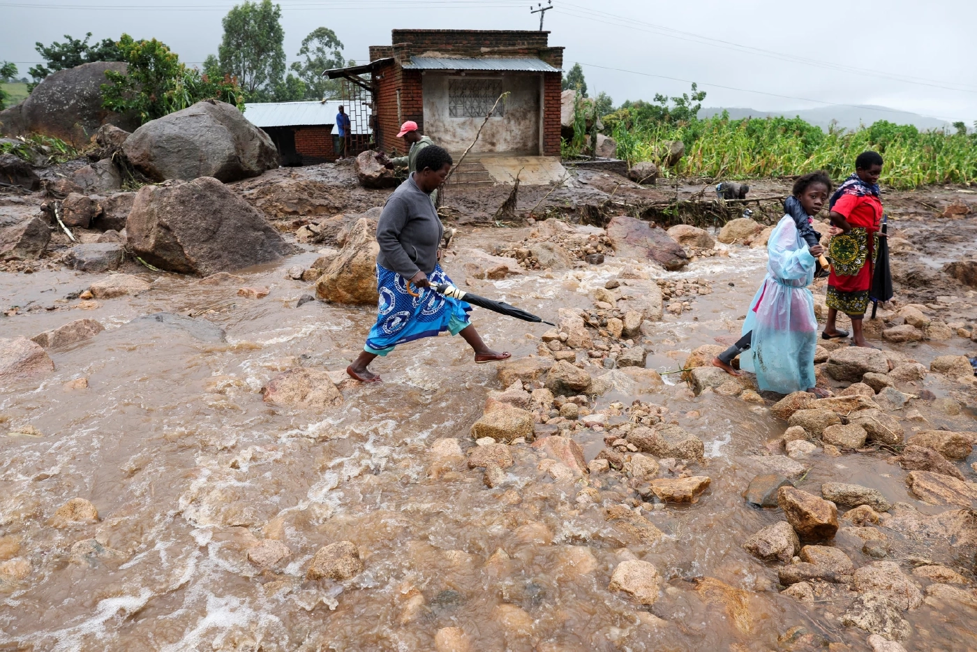 ยอดดับพายุไซโคลน “เฟรดดี” พัดถล่มทะลุ 400 ราย