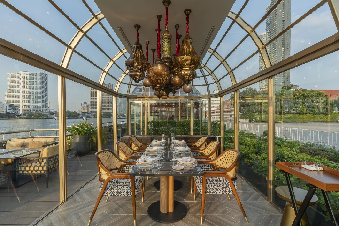 มาตามเช็คอิน! ที่เดอะคริสตัลล์กริลล์เฮาส์ อาหารอร่อยเด็ด วิวสวยริมน้ำ