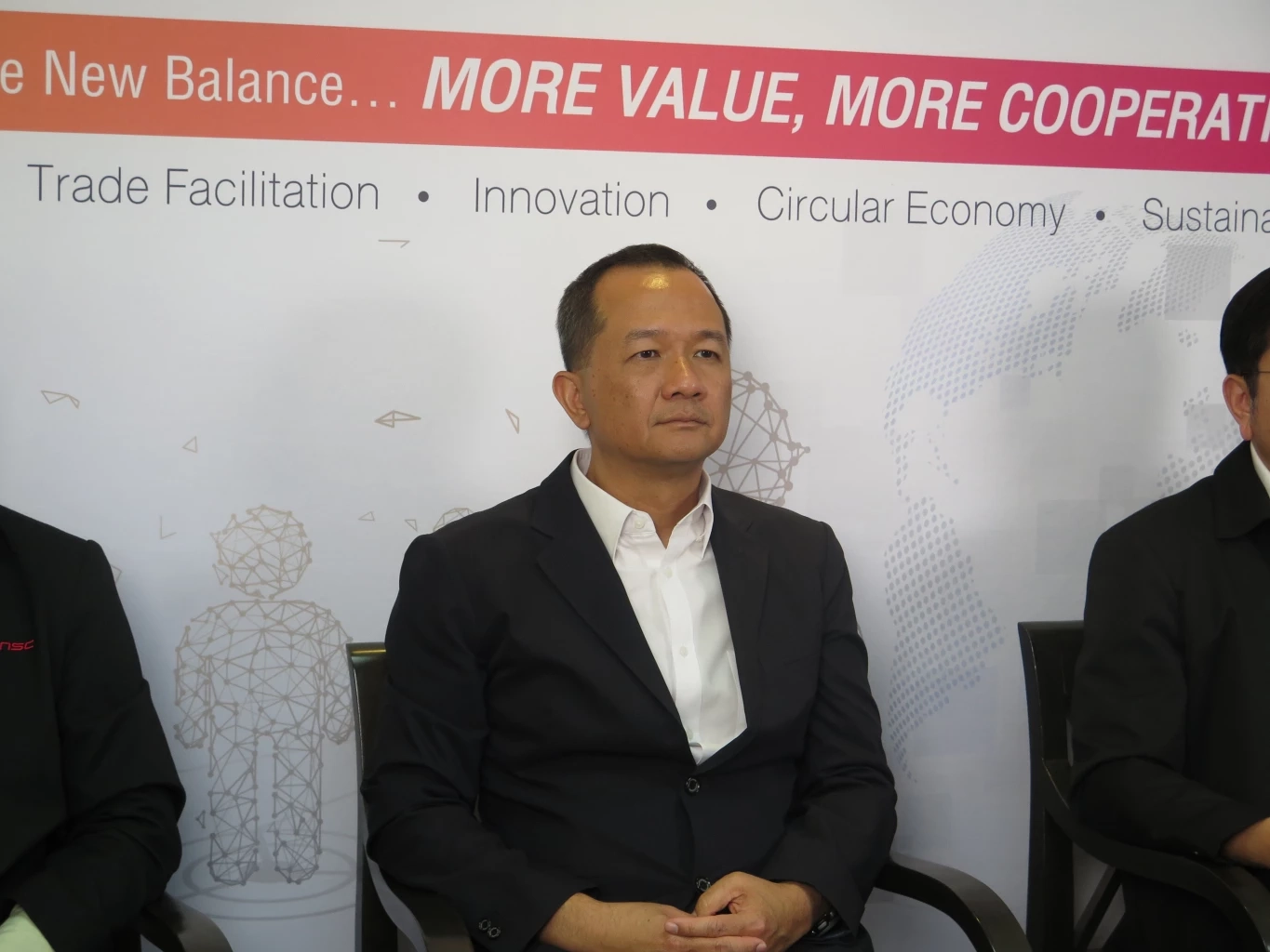 นายชัยชาญ เจริญสุข ประธานสภาผู้ส่งสินค้าทางเรือแห่งประเทศไทย (สรท.) 