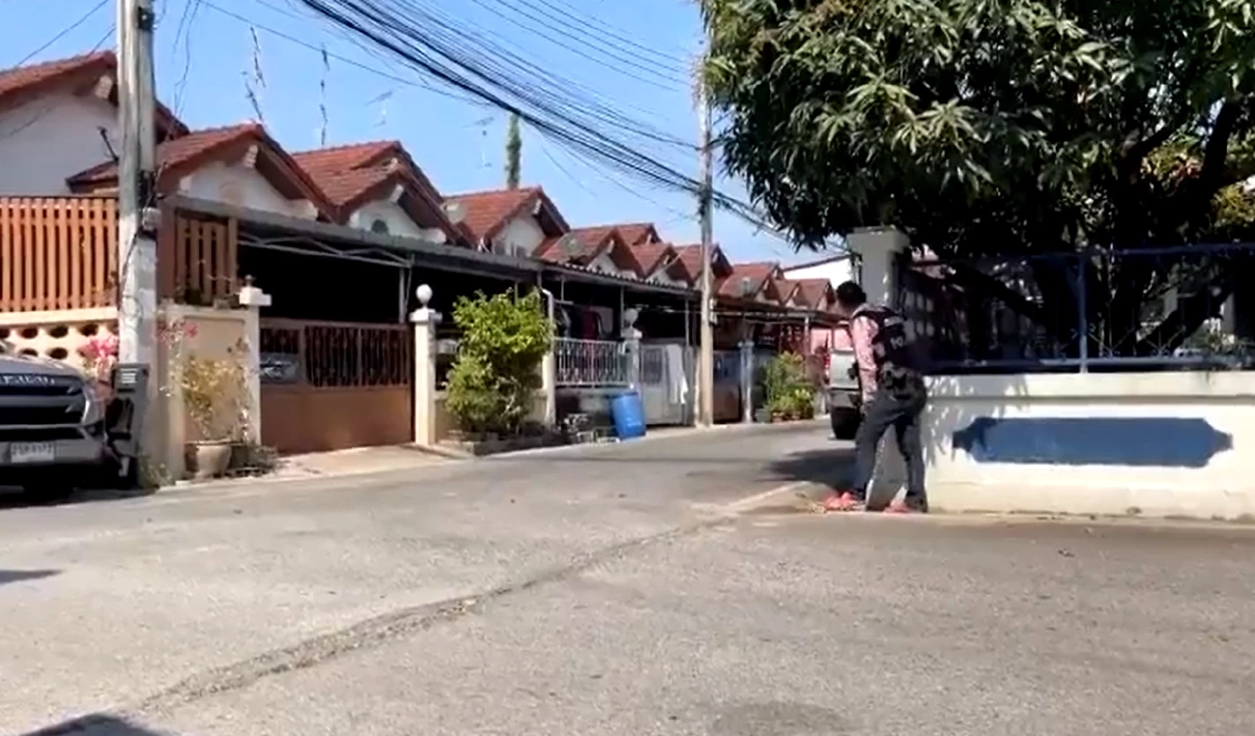 ดับแล้ว 3 เหตุกราดยิงกลางเมืองเพชร จนท.ยังคงปิดล้อม มีเสียงปืนดังเป็นระยะ