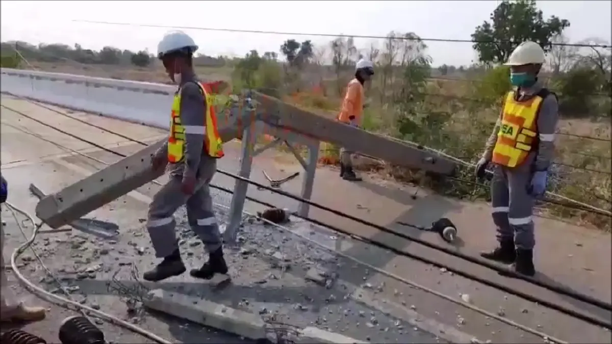 "พายุฤดูร้อน" พัดถล่มอุดรธานี กวาดเสาไฟฟ้าแรงสูง ล้มระเนระนาด 16 ต้น