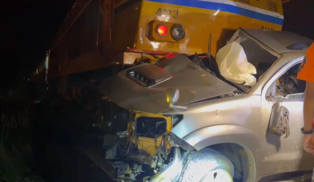 นายกเล็กนาสาร ขับฟอร์จูนเนอร์ข้ามทางรถไฟ ถูกชนเสียชีวิต